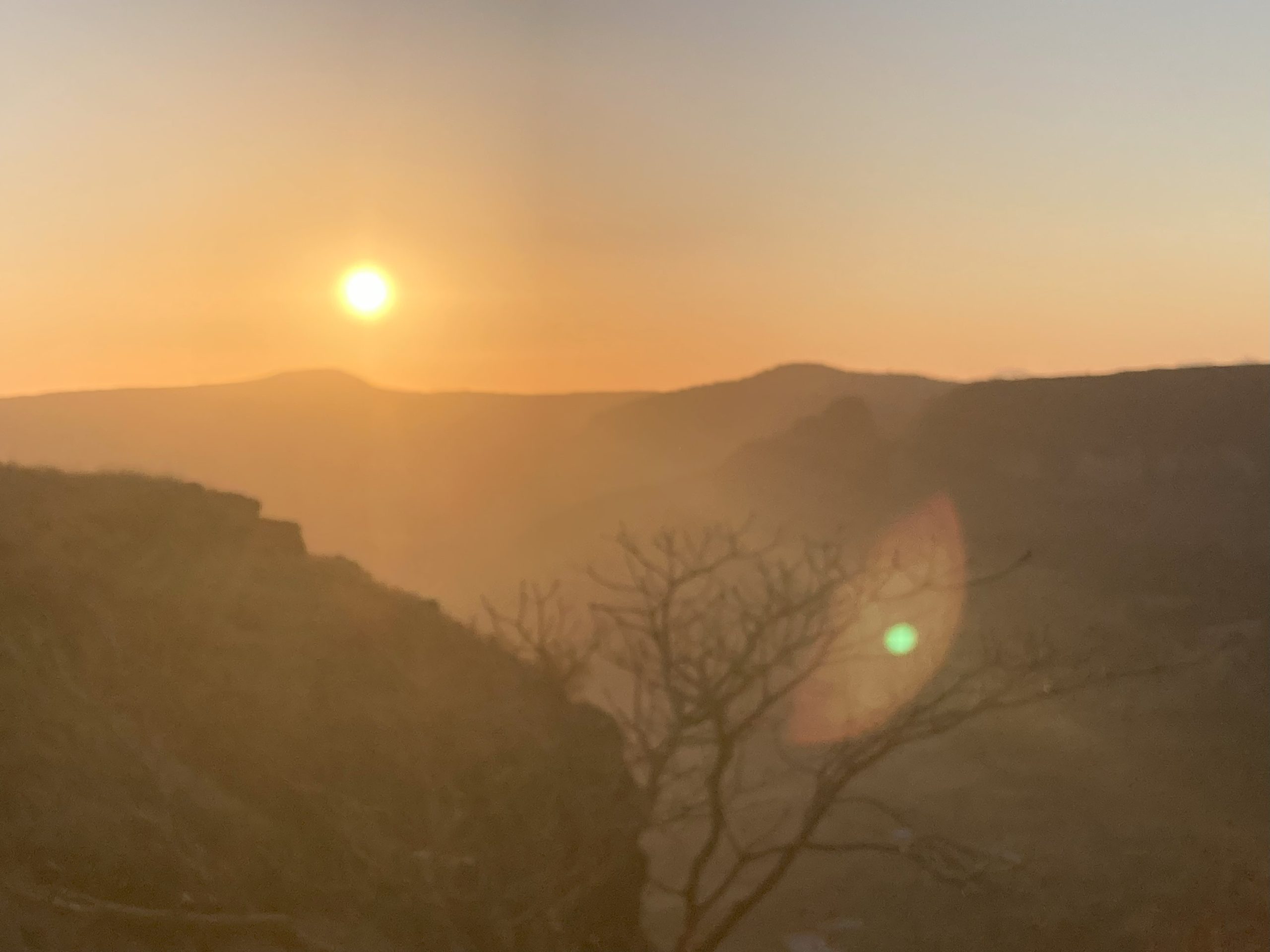 Alba sulle colline sul mio ashram indiano