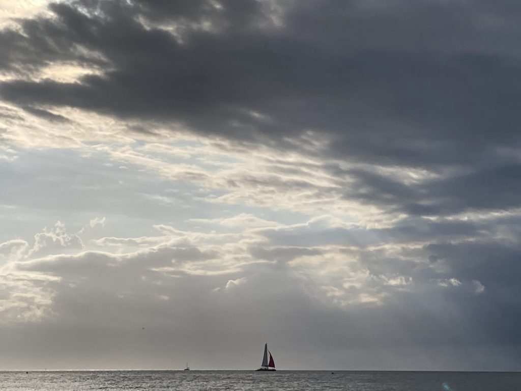 Barca a vela in mare aperto