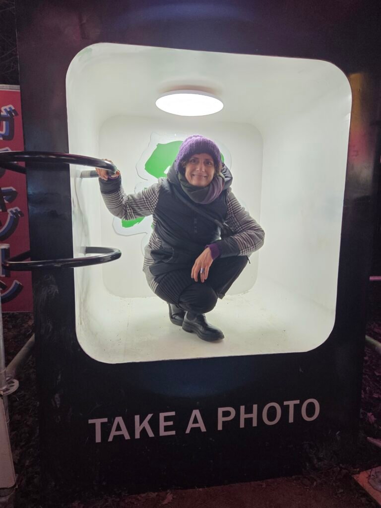 Fosca in una box per fotografie